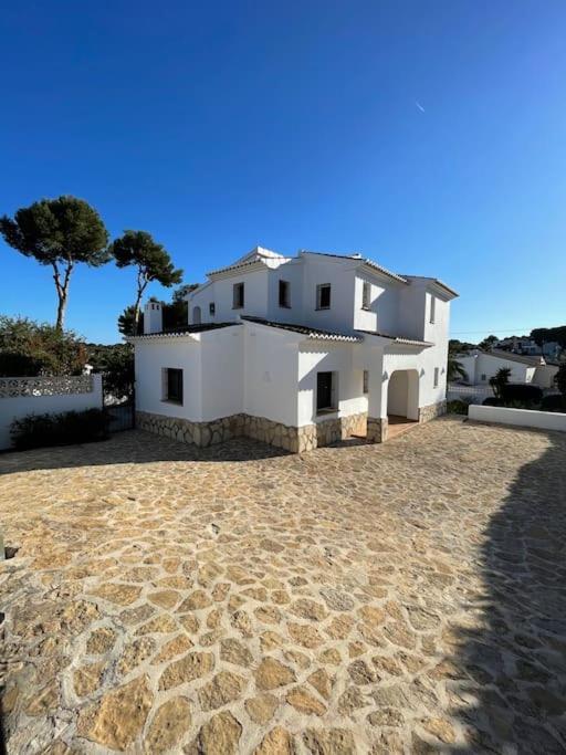 In - El Faro Villa Moraira